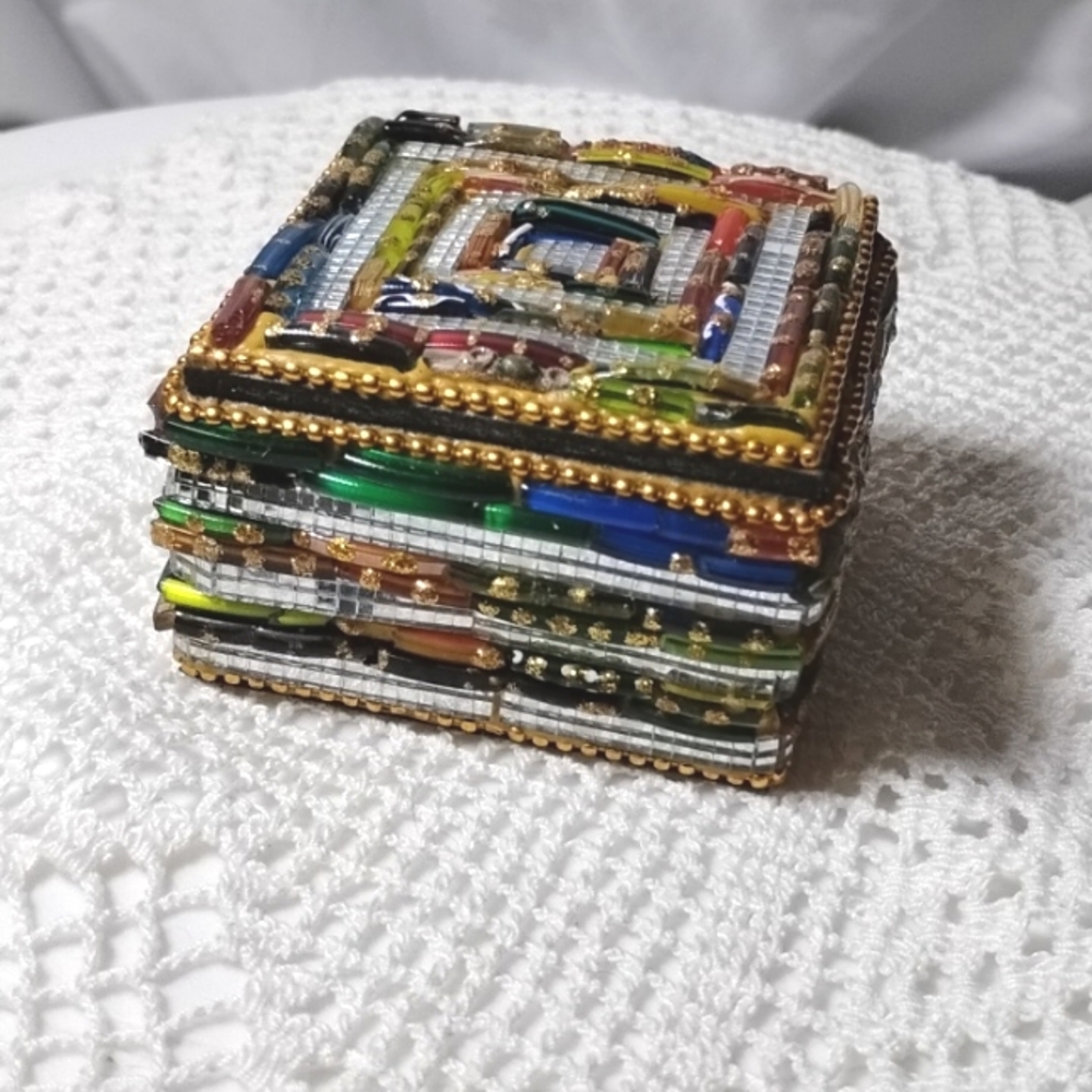Trinket Box Handmade Beaded - Picture 5 of 7